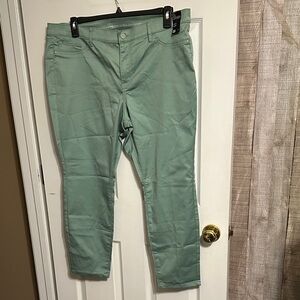 New York & Company Light Green Ankle Jeans